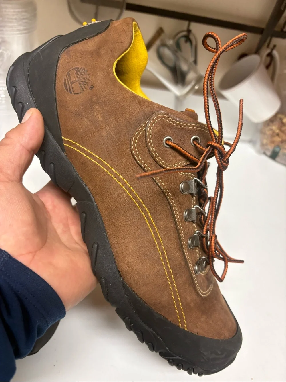 New sz 11M Timberland Brown Leather Outdoor Lace-Up Sneakers with Yellow Lining